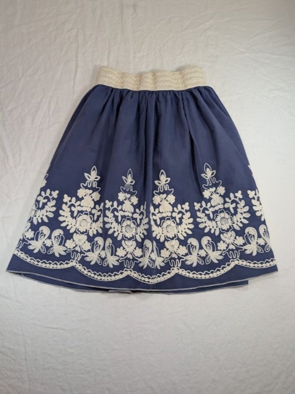 Metro wear women's size Medium A-line flared embroidered below the knee skirt G1